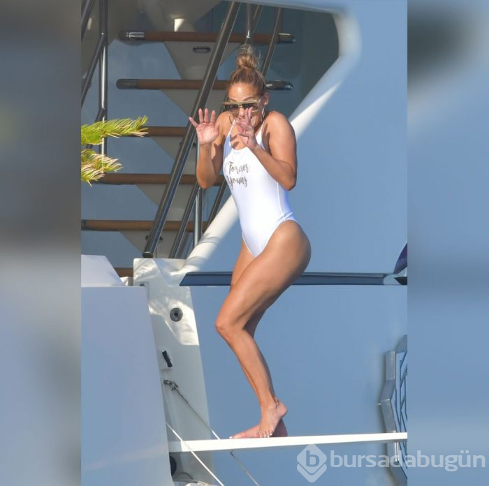 Jennifer Lopez'den yaza veda pozu
