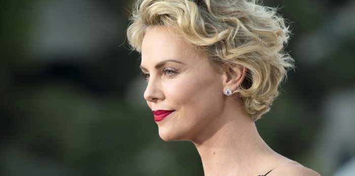 Charlize Theron bungalov evini satışa çıkardı