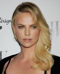 Charlize Theron bungalov evini satışa çıkardı