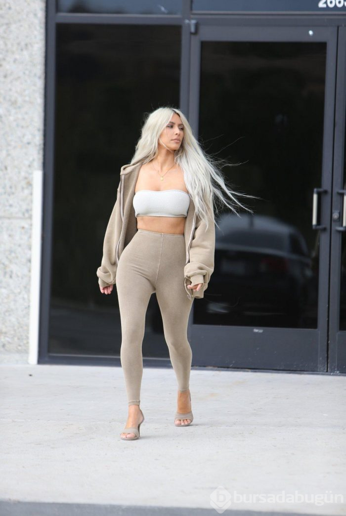 Kanye West, Grammy ödülünün üzerine tuvaletini yaptı