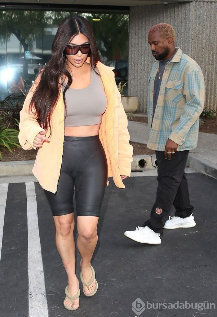 Kanye West, Grammy ödülünün üzerine tuvaletini yaptı