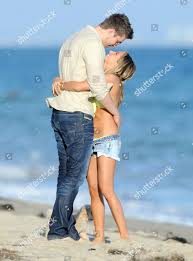 Ashley Tisdale ve eşi Christopher French ilk bebeklerini bekliyor