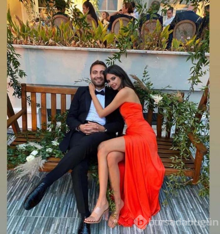 Deren Talu derin yırtmaçlı elbisesiyle Instagram'ı salladı