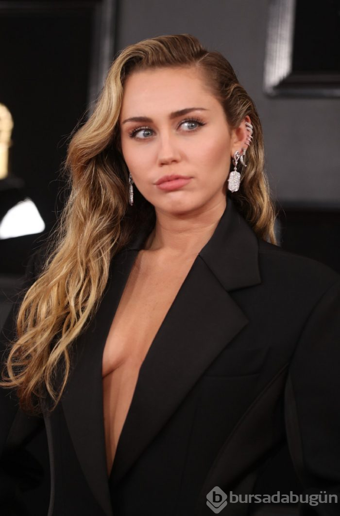 Miley Cyrus'tan eski eşi Liam Hemsworth'a gönderme
