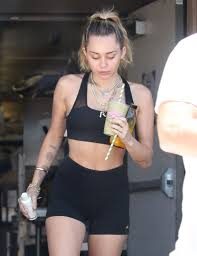 Miley Cyrus'tan eski eşi Liam Hemsworth'a gönderme
