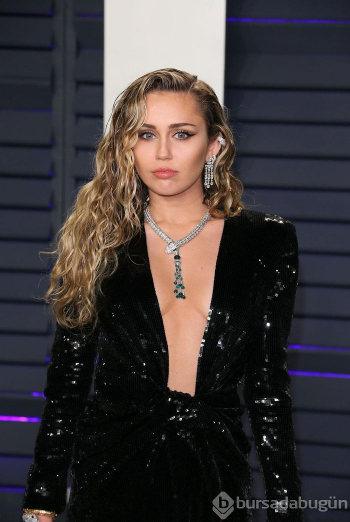 Miley Cyrus'tan eski eşi Liam Hemsworth'a gönderme
