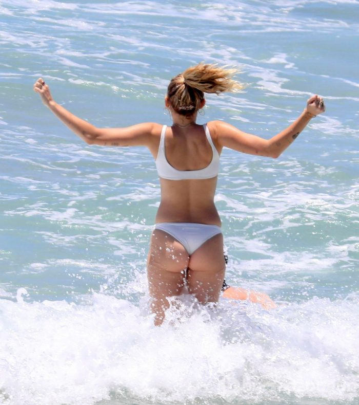Miley Cyrus'tan eski eşi Liam Hemsworth'a gönderme
