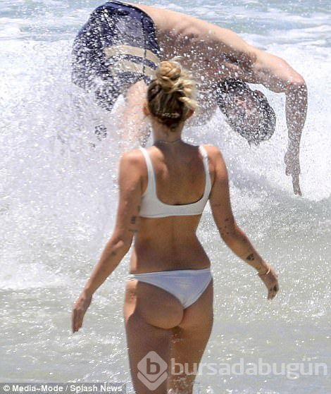 Miley Cyrus'tan eski eşi Liam Hemsworth'a gönderme
