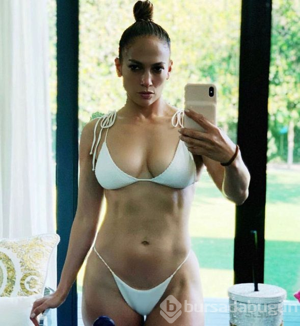 Jennifer Lopez'den bikinili poz