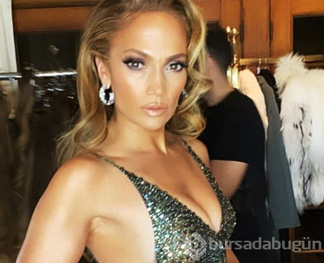 Jennifer Lopez'den bikinili poz