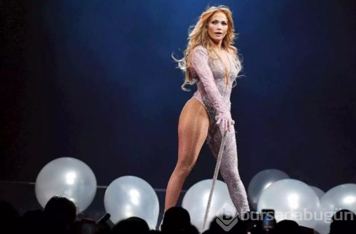 Jennifer Lopez'den bikinili poz