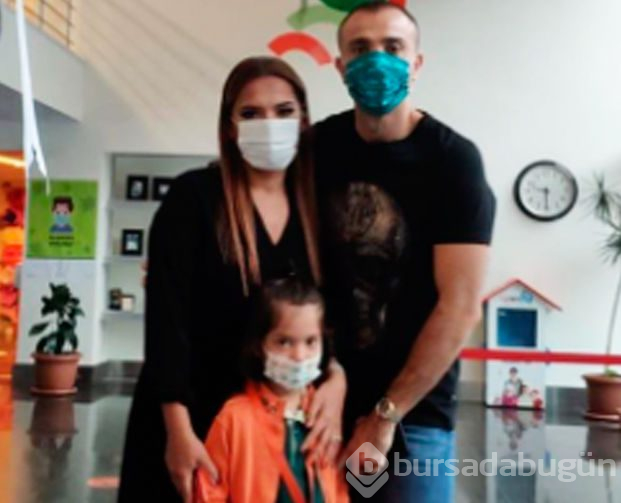Demet Akalın ve Okan Kurt'un kızı Hira okula başladı