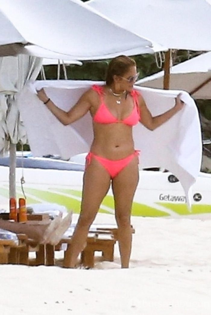 Jennifer Lopez ve nişanlısının geç başlayan tatili