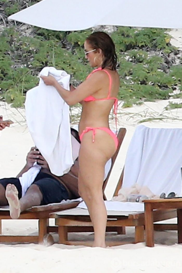 Jennifer Lopez ve nişanlısının geç başlayan tatili