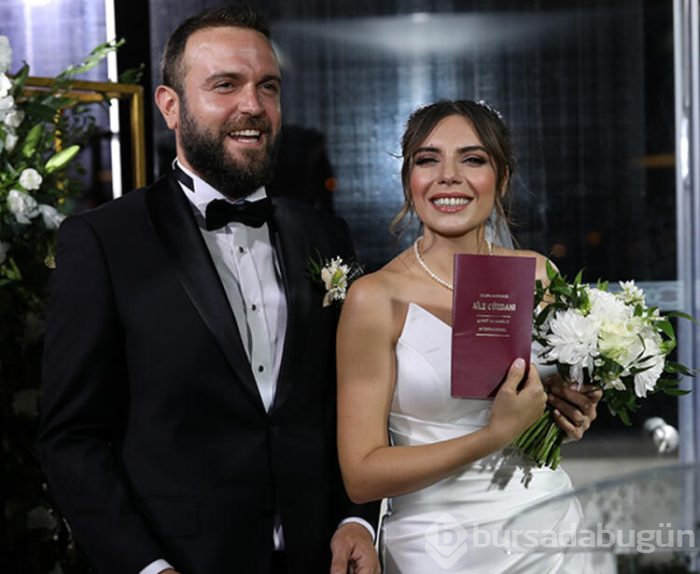 Düğün pozu! Berkan-Özgenur Cönger'in nikahına ünlü isimler akın etti
