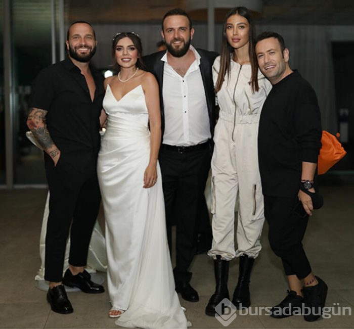 Düğün pozu! Berkan-Özgenur Cönger'in nikahına ünlü isimler akın etti
