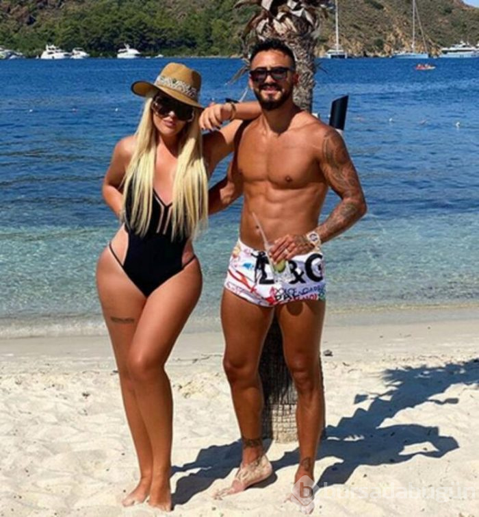 Selin Ciğerci ile Gökhan Çıra milyonluk araçlarıyla Etiler'de