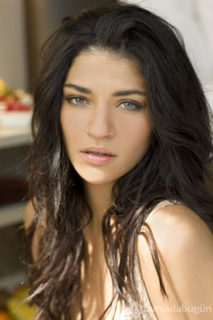 Jessica Szohr hamile olduğunu duyurdu