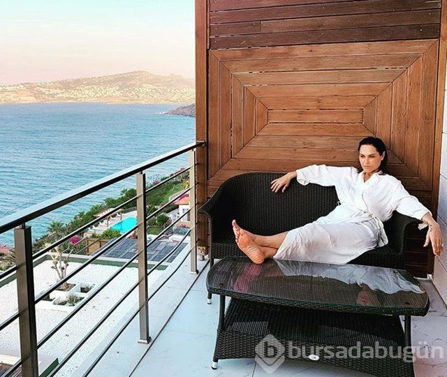 Hülya Avşar'ın güneş banyosu