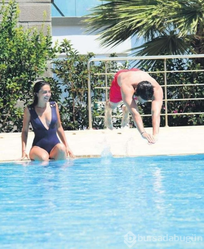 İsmail Ege Şaşmaz'dan sevgilisi Hande Ünal'a evlilik teklifi!
