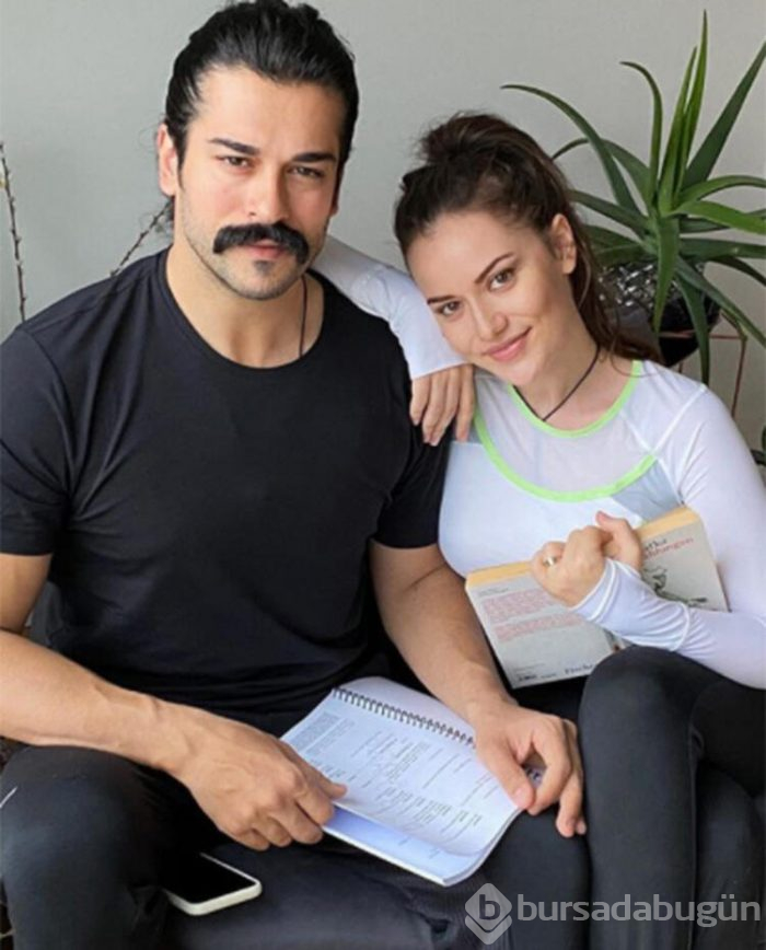Burak Özçivit oğlu Karan ile poz verdi