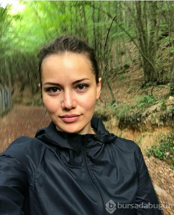 Burak Özçivit oğlu Karan ile poz verdi