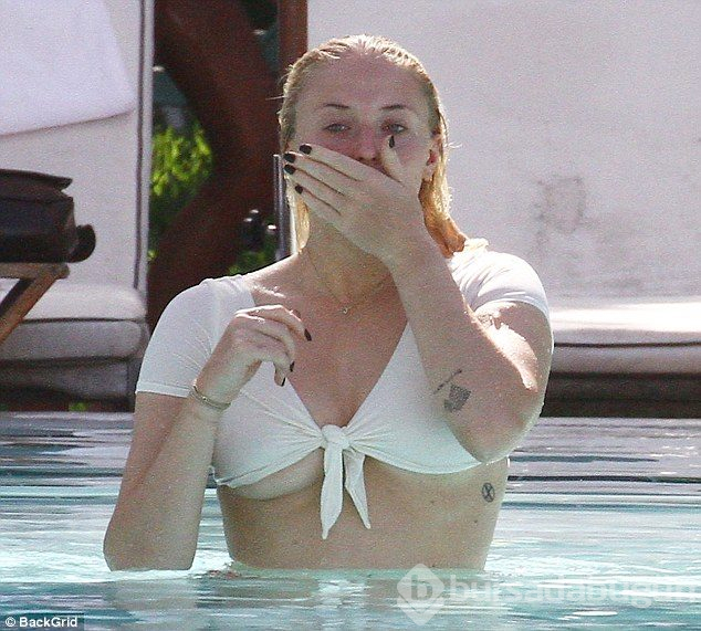 Sophie Turner'dan doğum sonrası hamilelik paylaşımı