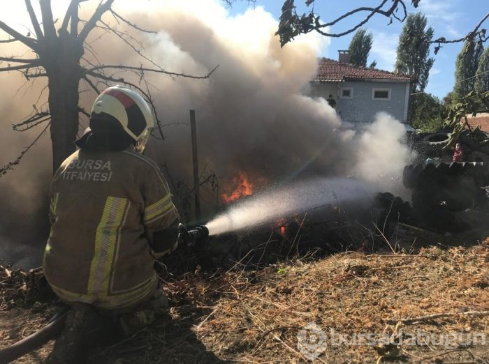 Bursa'da lastik deposunda yangın