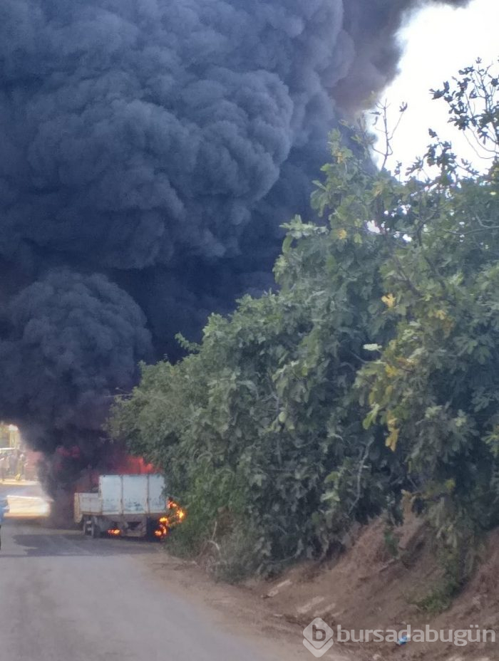 Bursa'da lastik deposunda yangın