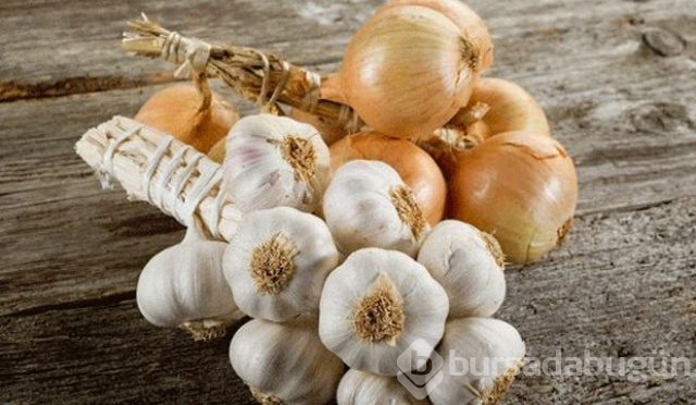 Sadece 21 günde vücudu temizleyen soğan sarımsak kürü