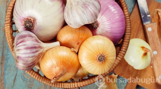 Sadece 21 günde vücudu temizleyen soğan sarımsak kürü