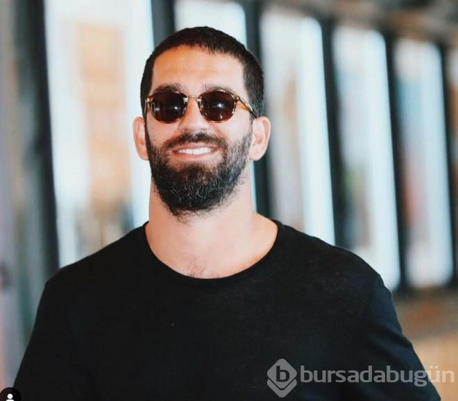 Arda Turan geleneği bozmadı: Yeni otomobiline servet harcadı