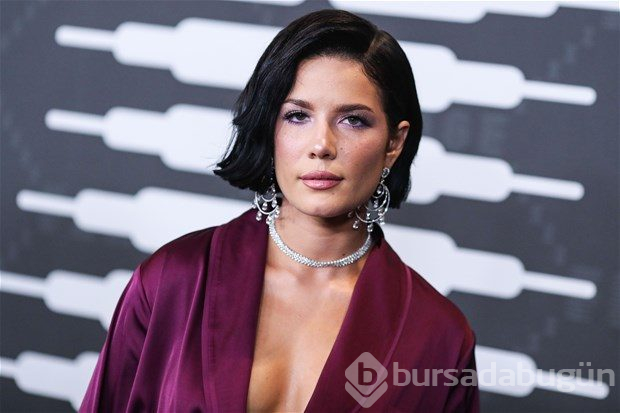 Demet Akalın'ın, şarkıcı Halsey'e Türkçe öğretmeyi teklif etmesi olay oldu!