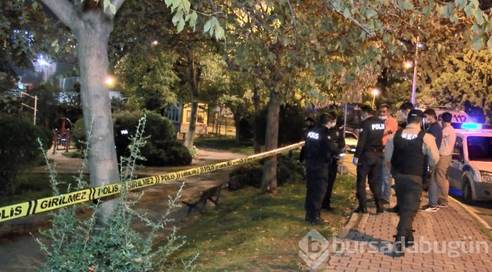 Parkta salıncak demirine asılı halde cesedi bulundu