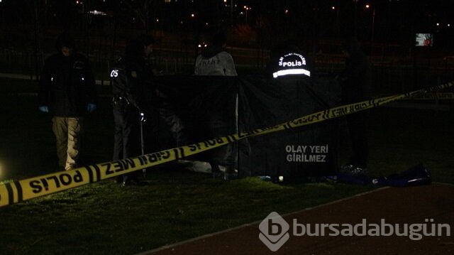 Parkta salıncak demirine asılı halde cesedi bulundu