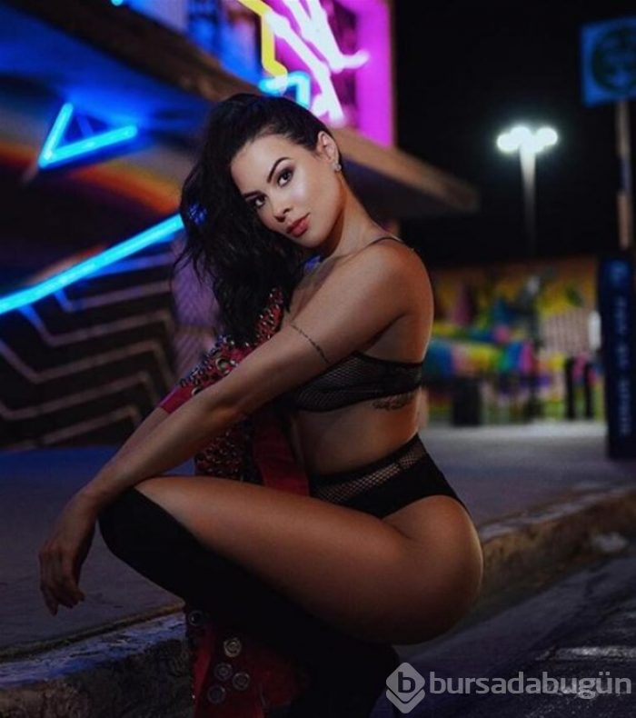 Camila Oliveira paylaşımlarıyla büyüledi!