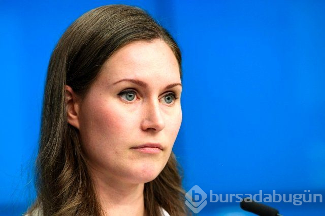 Finlandiya Başbakanı'nın derin göğüs dekoltesi ülkeyi karıştırdı
