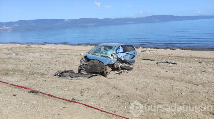 Bursa'da evde sağlık hizmeti aracı ile otomobil çarpıştı: 1 ölü, 3 yaralı