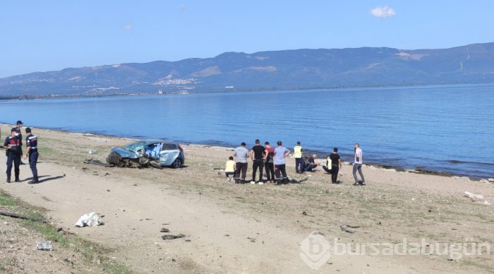 Bursa'da evde sağlık hizmeti aracı ile otomobil çarpıştı: 1 ölü, 3 yaralı