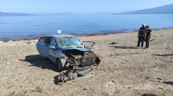 Bursa'da evde sağlık hizmeti aracı ile otomobil çarpıştı: 1 ölü, 3 yaralı