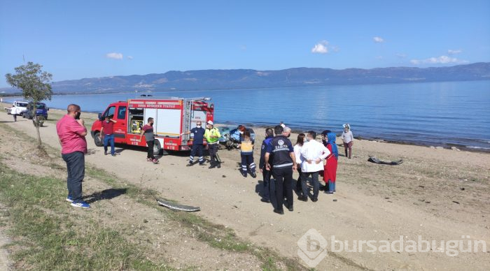 Bursa'da evde sağlık hizmeti aracı ile otomobil çarpıştı: 1 ölü, 3 yaralı