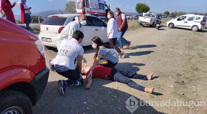 Bursa'da evde sağlık hizmeti aracı ile otomobil çarpıştı: 1 ölü, 3 yaralı