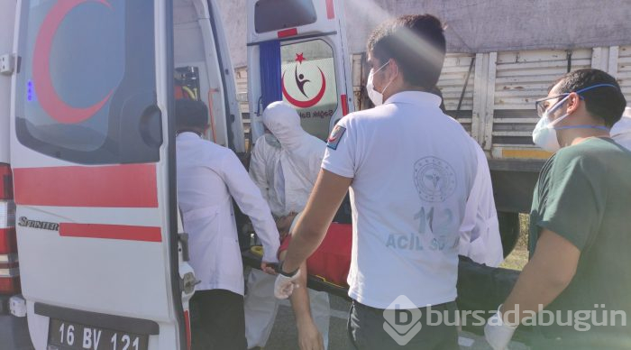 Bursa'da evde sağlık hizmeti aracı ile otomobil çarpıştı: 1 ölü, 3 yaralı