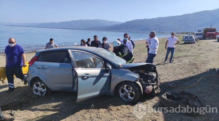 Bursa'da evde sağlık hizmeti aracı ile otomobil çarpıştı: 1 ölü, 3 yaralı