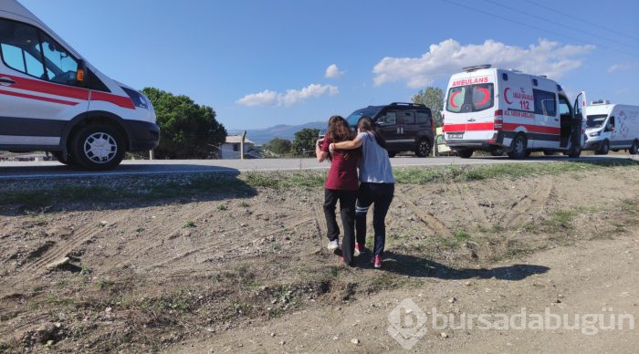 Bursa'da evde sağlık hizmeti aracı ile otomobil çarpıştı: 1 ölü, 3 yaralı