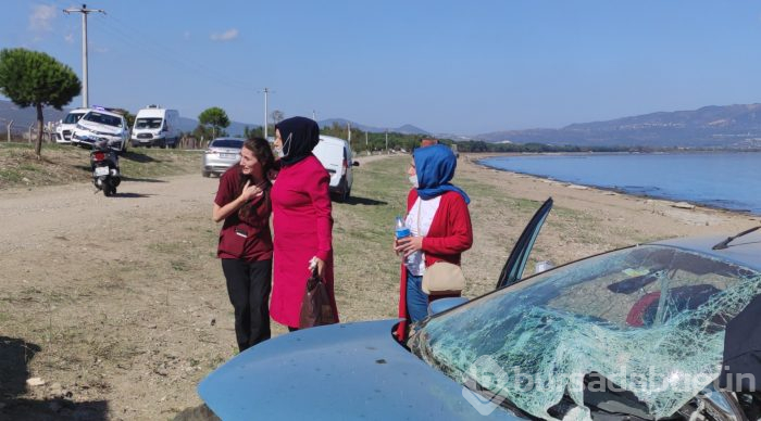 Bursa'da evde sağlık hizmeti aracı ile otomobil çarpıştı: 1 ölü, 3 yaralı