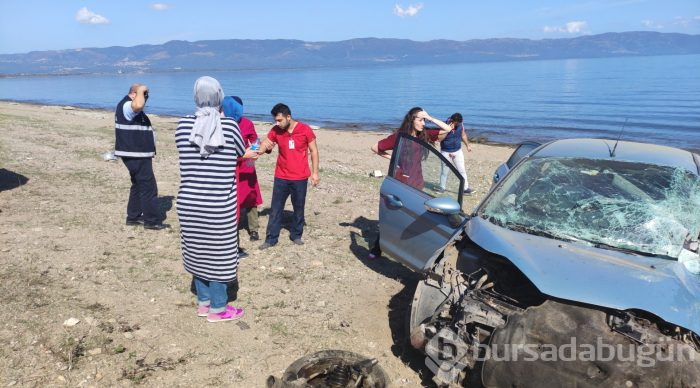 Bursa'da evde sağlık hizmeti aracı ile otomobil çarpıştı: 1 ölü, 3 yaralı