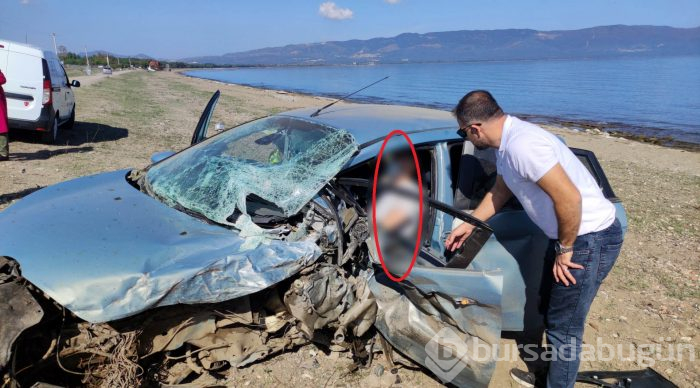 Bursa'da evde sağlık hizmeti aracı ile otomobil çarpıştı: 1 ölü, 3 yaralı