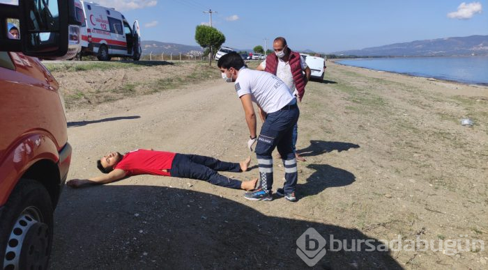 Bursa'da evde sağlık hizmeti aracı ile otomobil çarpıştı: 1 ölü, 3 yaralı