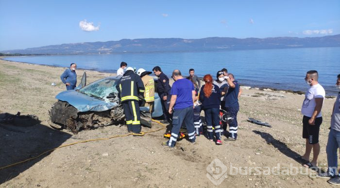 Bursa'da evde sağlık hizmeti aracı ile otomobil çarpıştı: 1 ölü, 3 yaralı